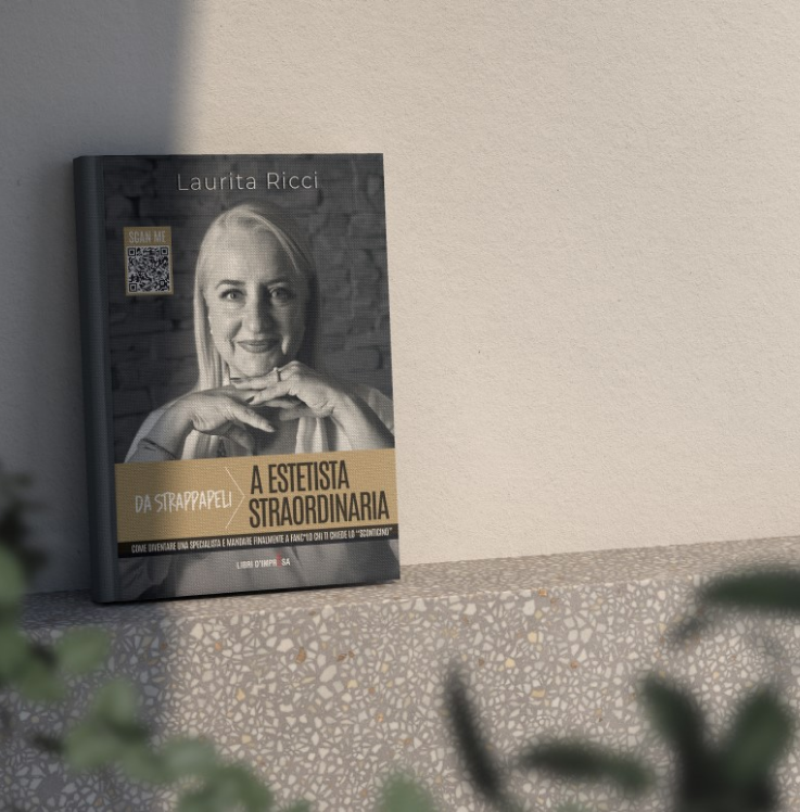libro "Da strappapeli e estetista straordinaria" di Laurita Ricci